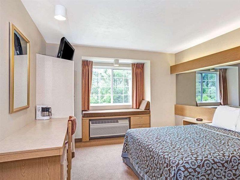 Days Inn By Wyndham Sturbridge Eksteriør billede