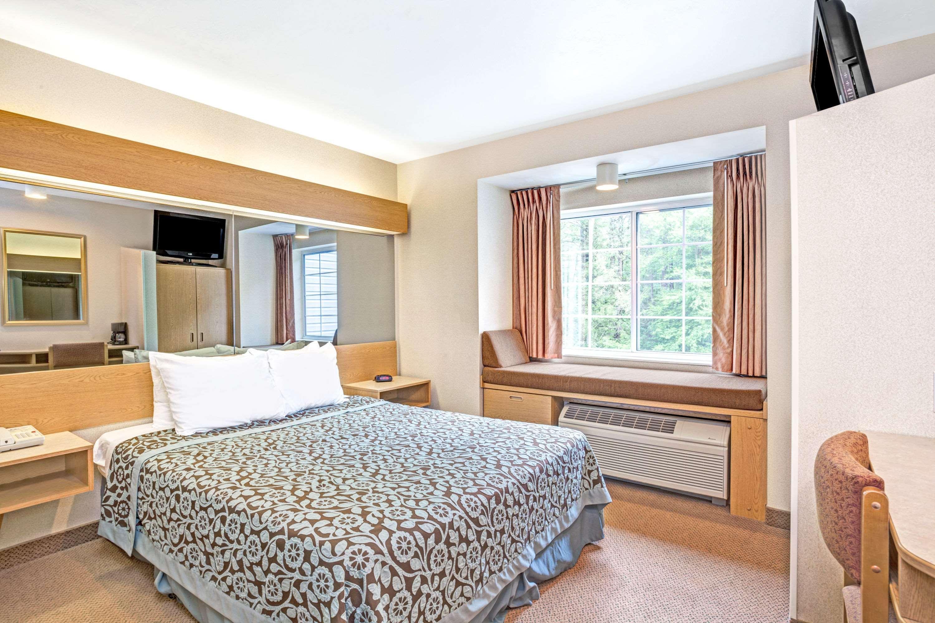 Days Inn By Wyndham Sturbridge Eksteriør billede
