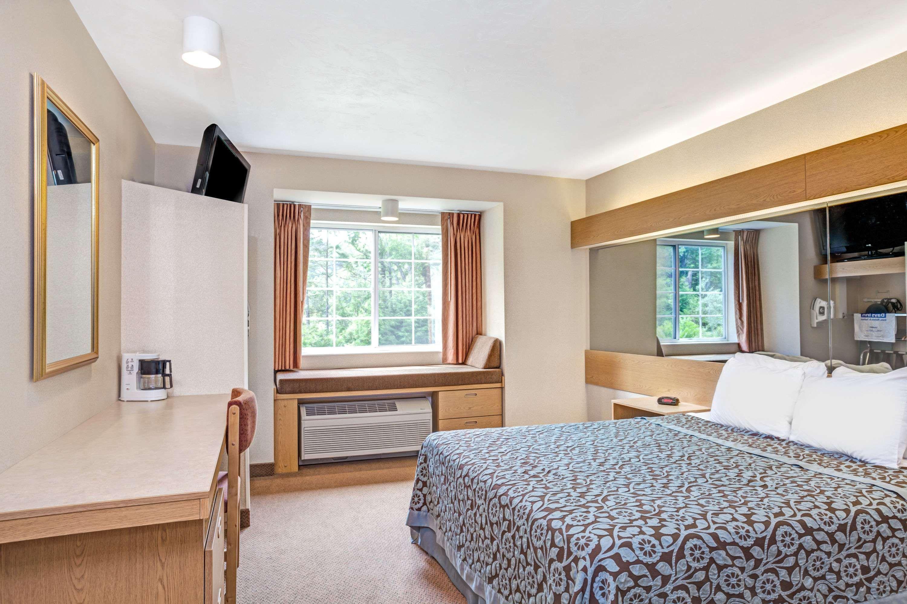 Days Inn By Wyndham Sturbridge Eksteriør billede
