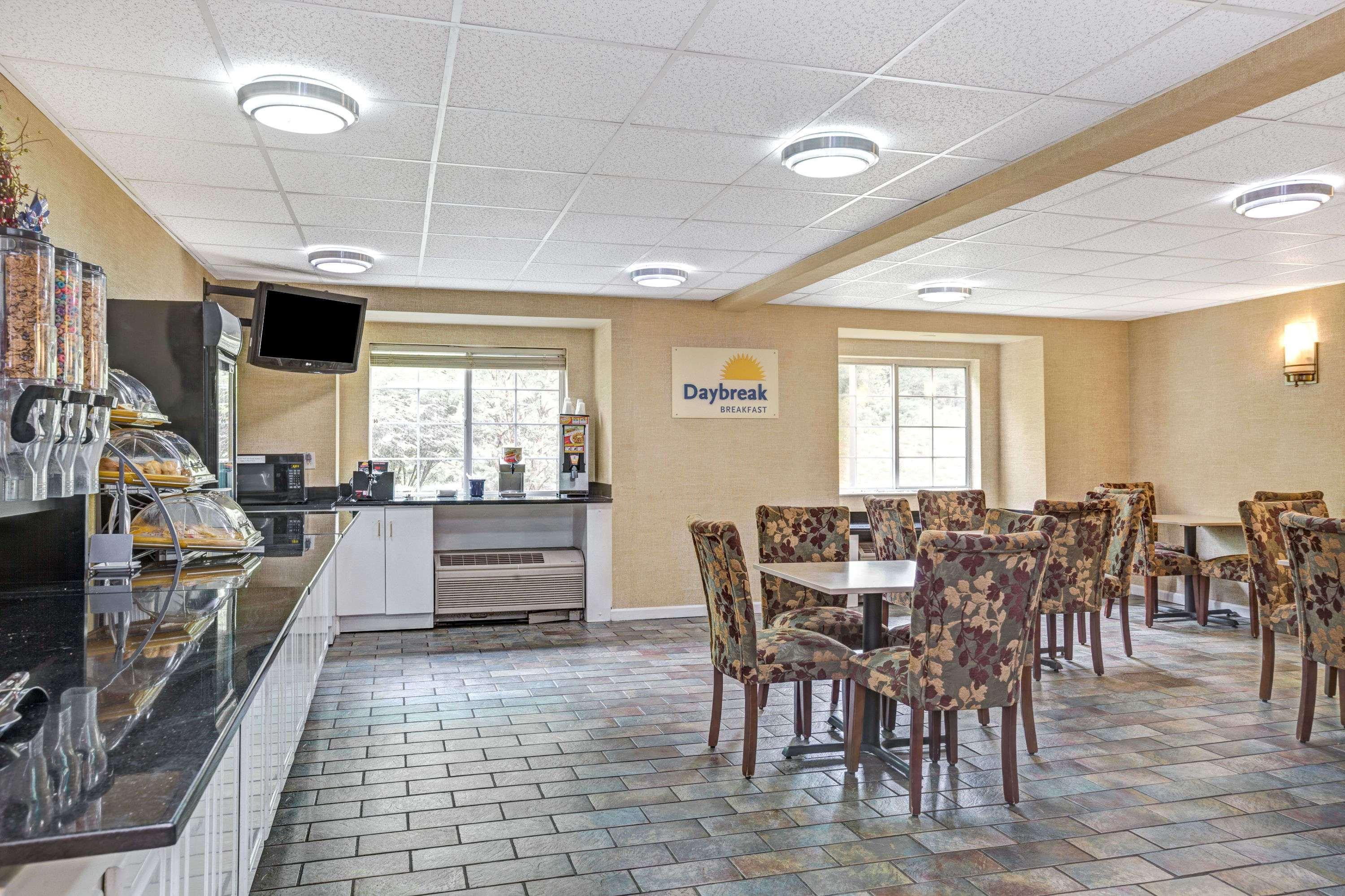 Days Inn By Wyndham Sturbridge Eksteriør billede