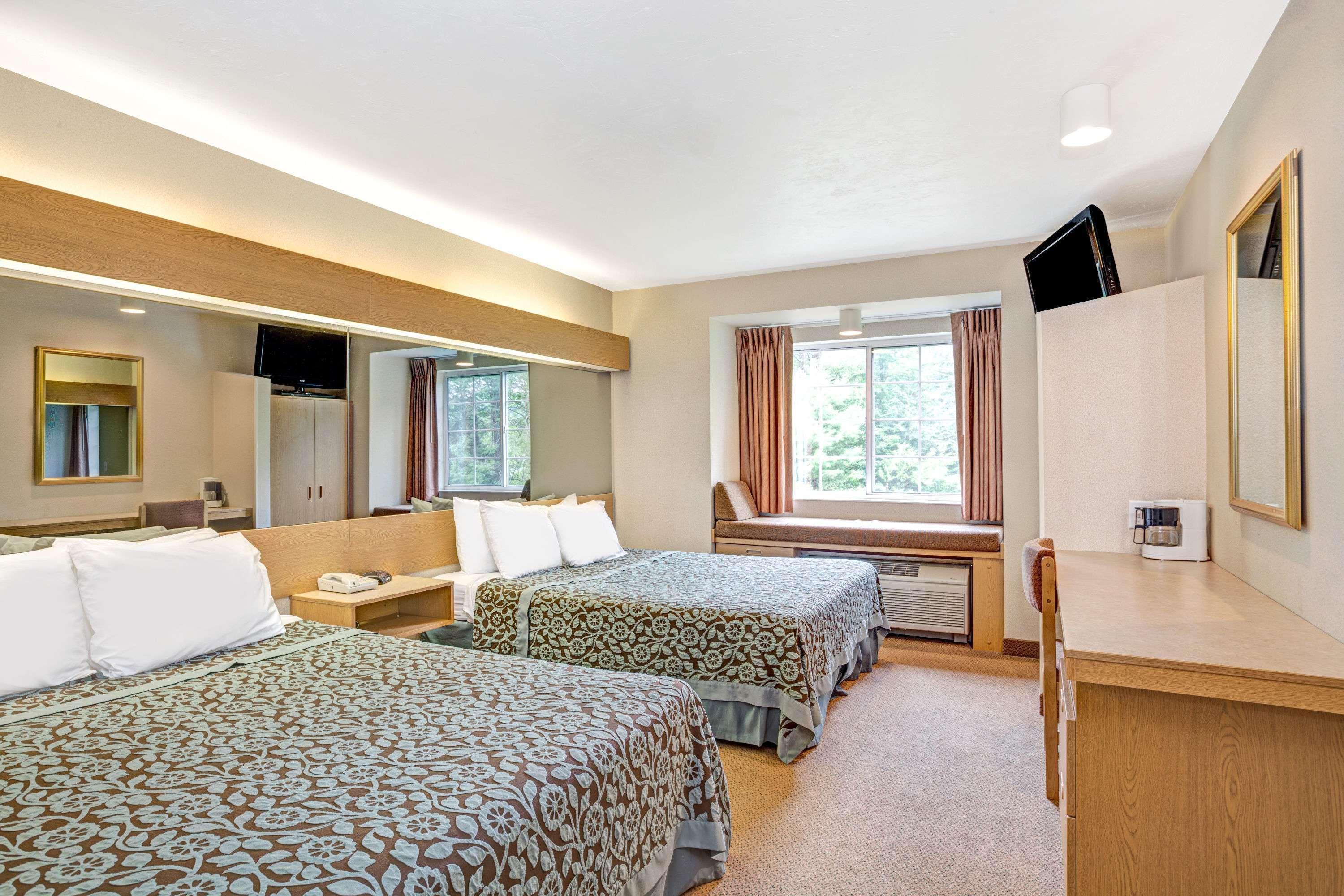 Days Inn By Wyndham Sturbridge Eksteriør billede
