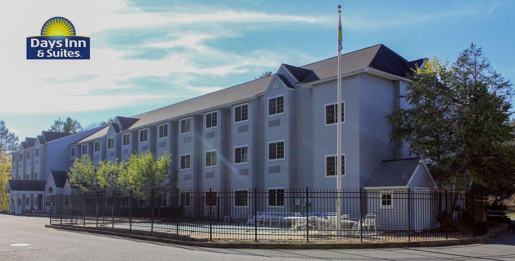 Days Inn By Wyndham Sturbridge Eksteriør billede